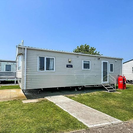 Superb 6 Berth Caravan At St Osyth Beach, Near Clacton-On-Sea Ref 28008Mc Kültér fotó