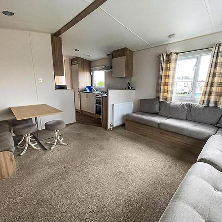 Superb 6 Berth Caravan At St Osyth Beach, Near Clacton-On-Sea Ref 28008Mc Kültér fotó