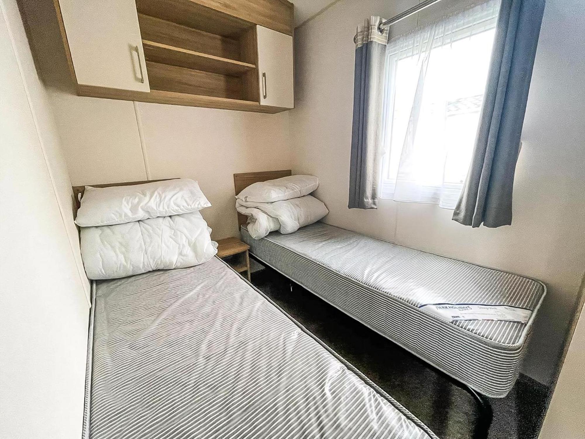Superb 6 Berth Caravan At St Osyth Beach, Near Clacton-On-Sea Ref 28008Mc Kültér fotó